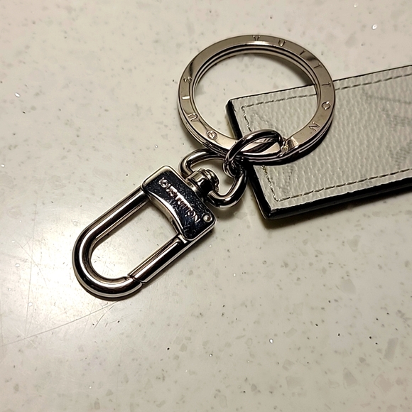 AUTHENTIC LOUIS VUITTON x Virgil Abloh Key chain w/ dust bag limited Edition COA - Picture 4 of 7